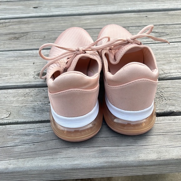 AVÍA - Picture 4 of 7